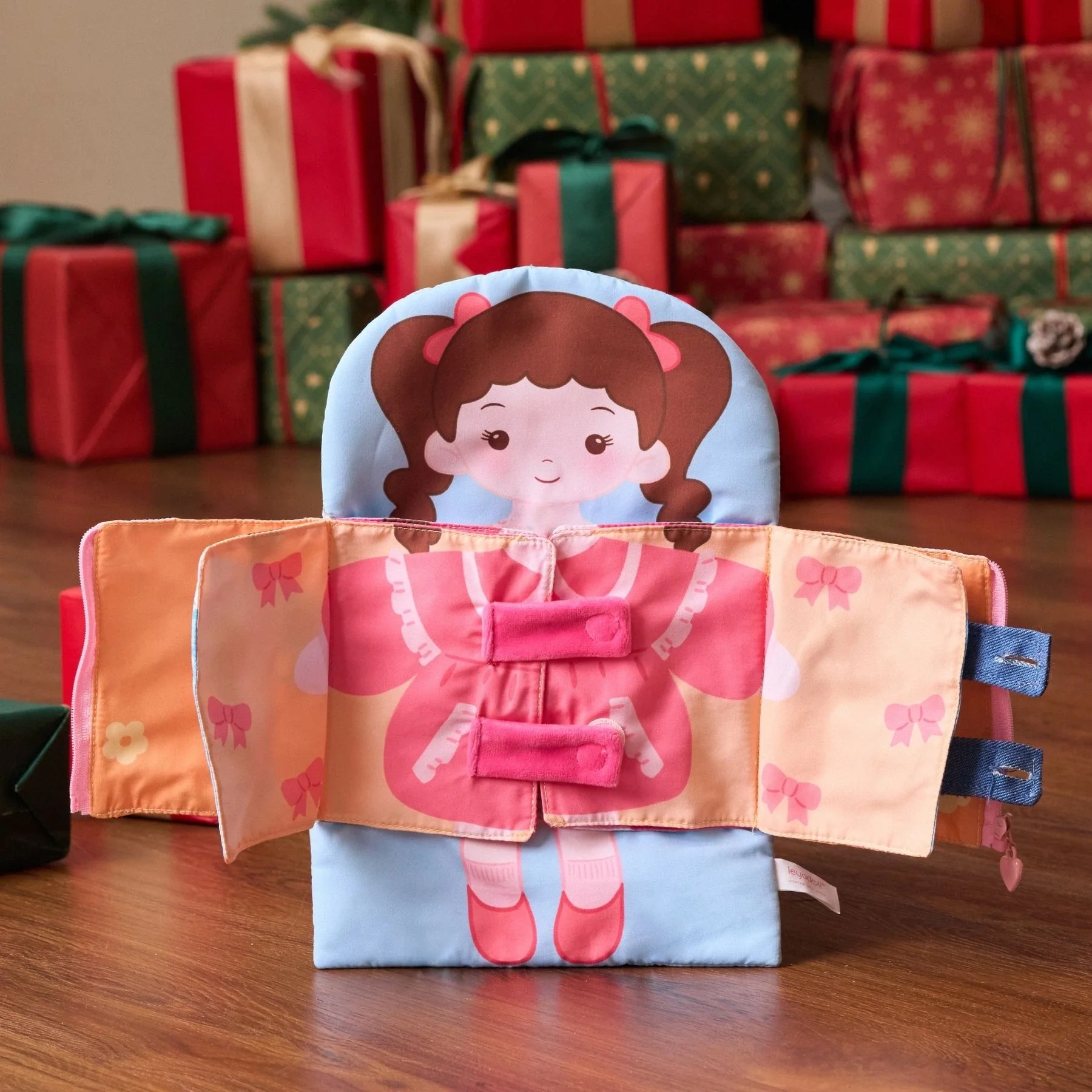 Molly Knows How To Wear - Personalized Montessori Soft Book - Image 5